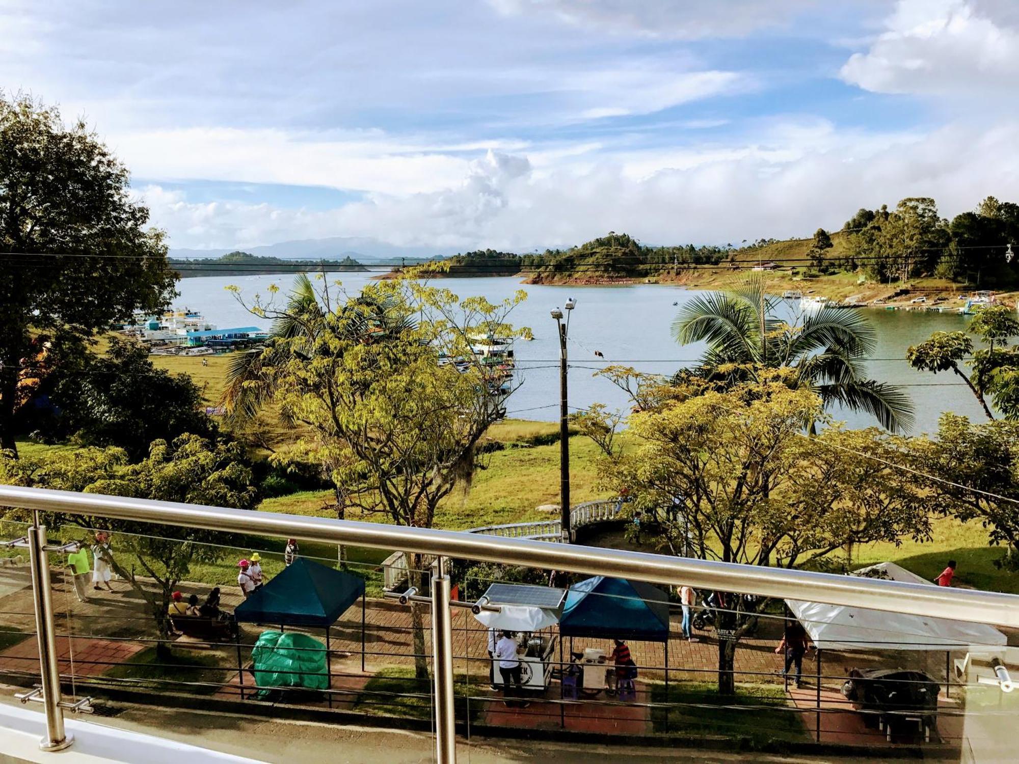 Aptos Vista Al Embalse, Frente Al Lago, Restaurantes, Bares Guatapé Szoba fotó